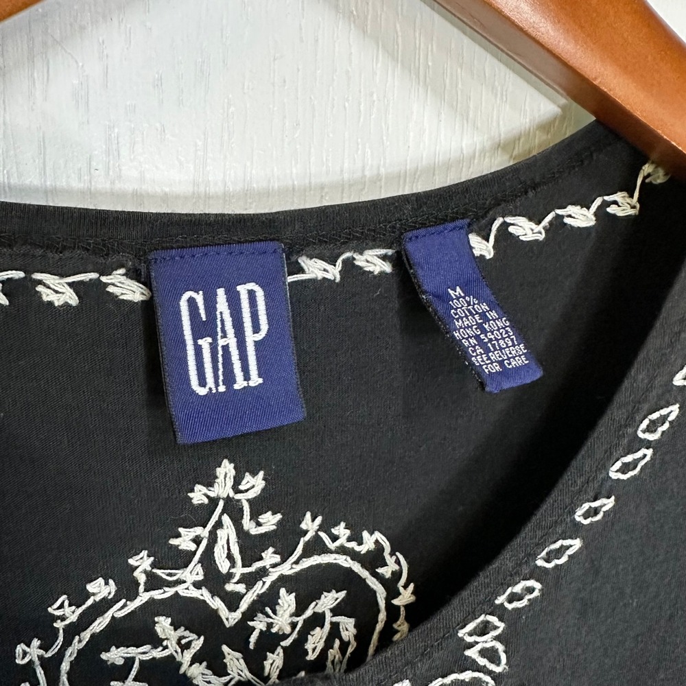 Gap Womens Black Embroidered Sleeveless Cotton Knit Henley Tank Top Medium - Picture 2 of 7